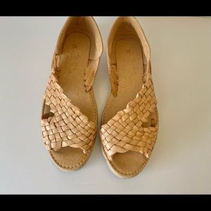 Classic and simple leather sandals **NEW**